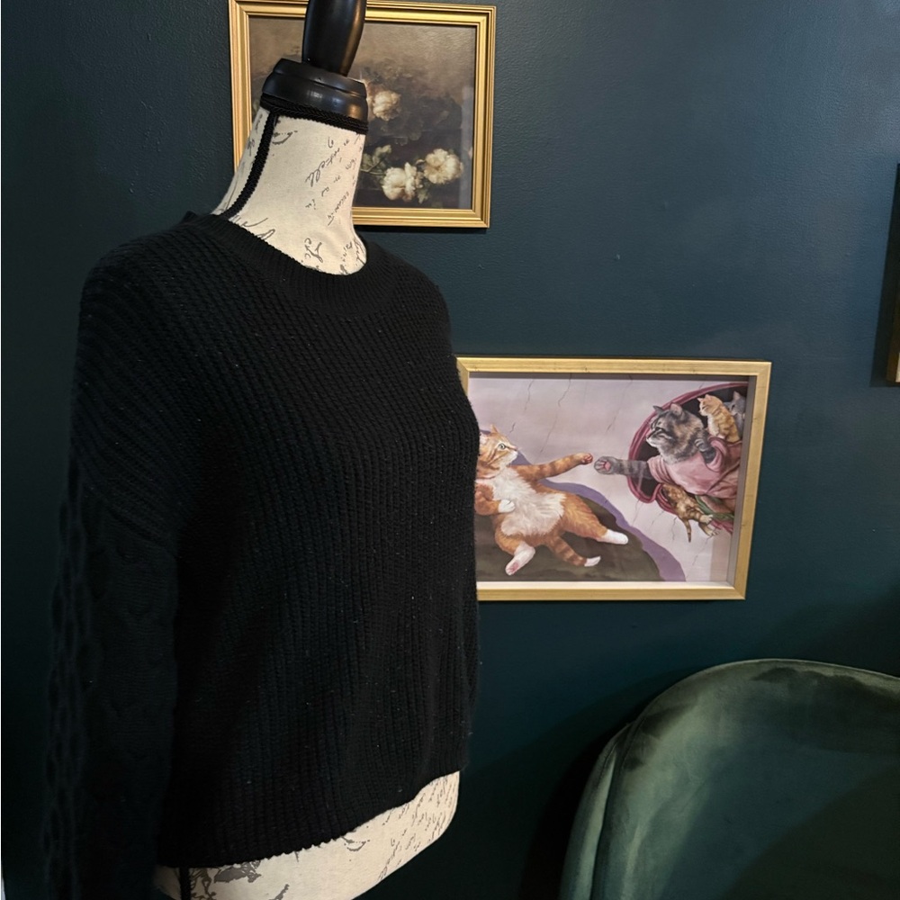 Elegant Black Women's Crew Neck Sweater